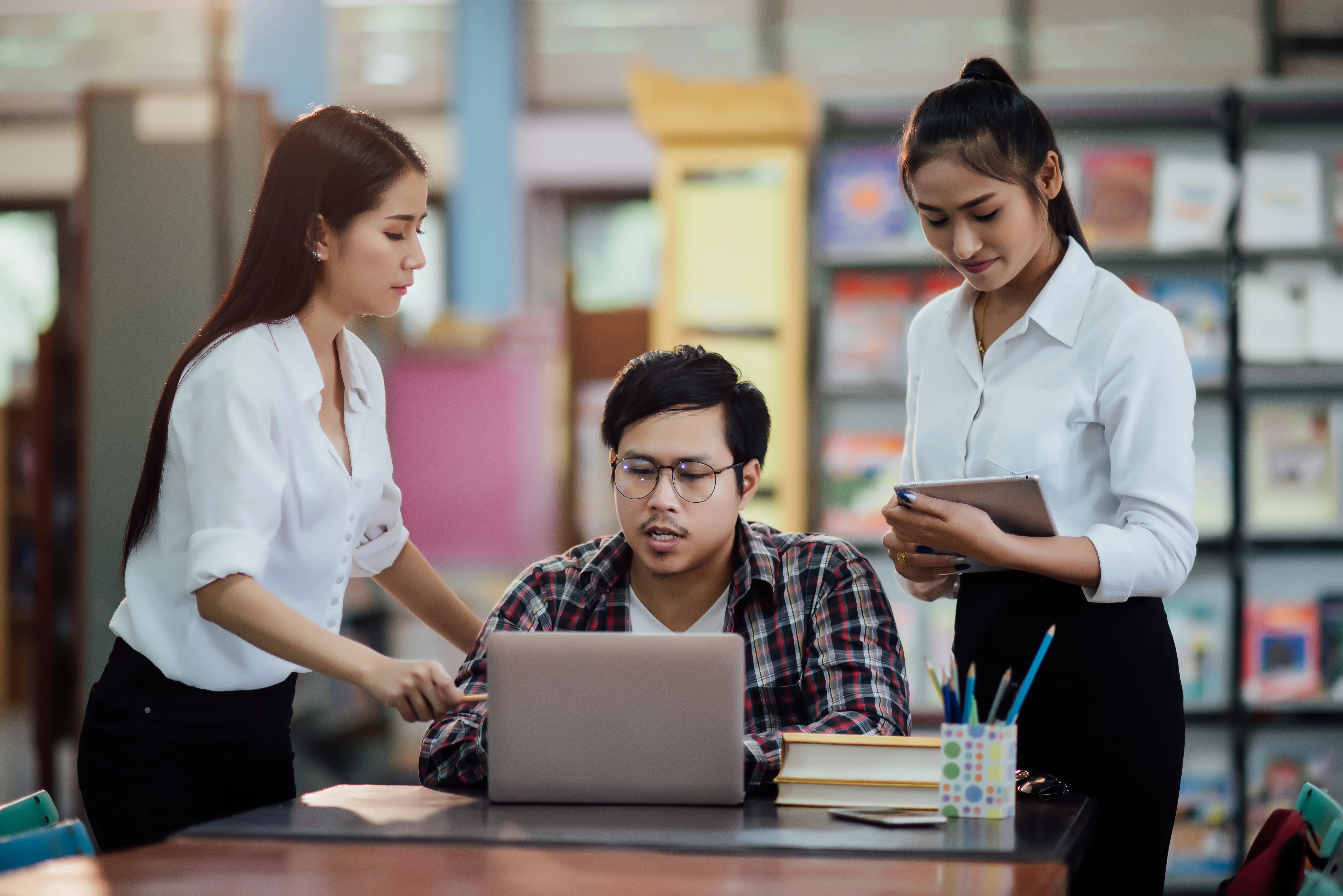 Ini 10 Tempat Kuliah Sambil Kerja di Kampus Terbaik